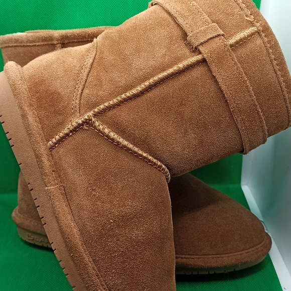 Bearpaw Val Suede Buckle Boots (EUC) - Picture 2 of 8
